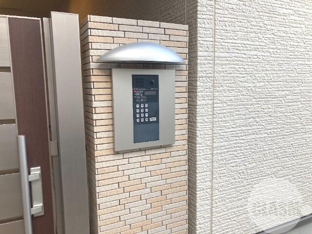 19/30 エントランス