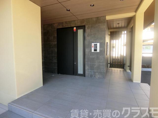 28/30 エントランス