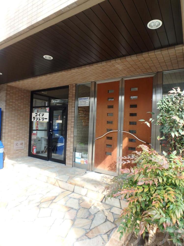 24/30 エントランス