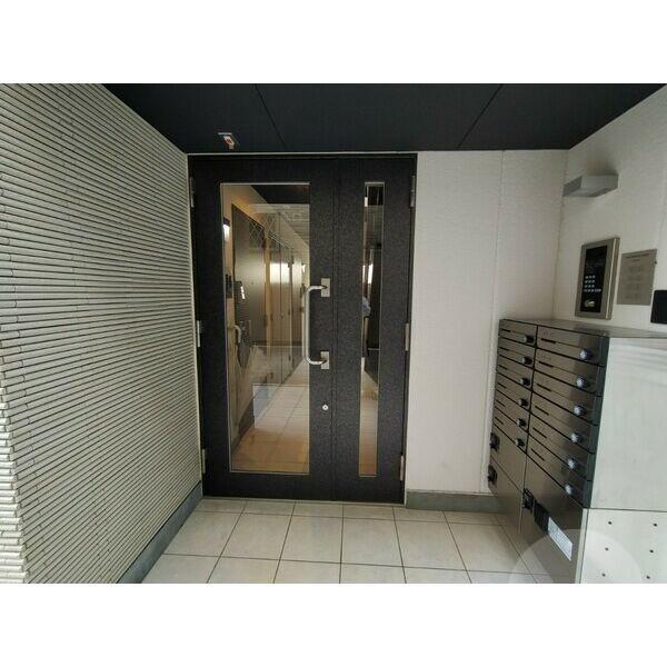 15/23 エントランス