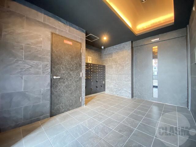 22/28 エントランス