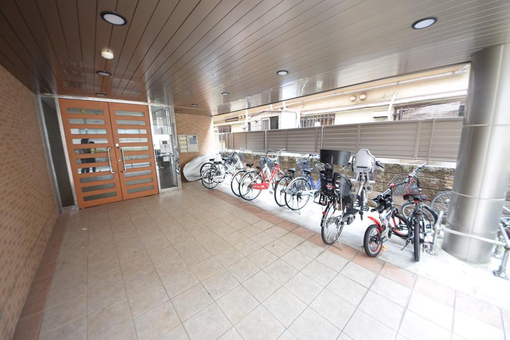 21/30 エントランス