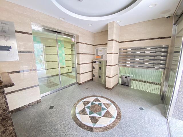 17/30 エントランス