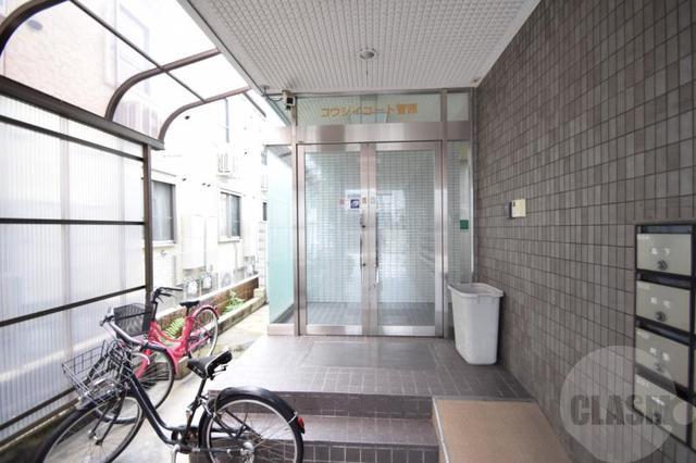 23/30 エントランス