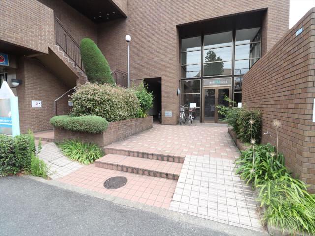 22/30 エントランス