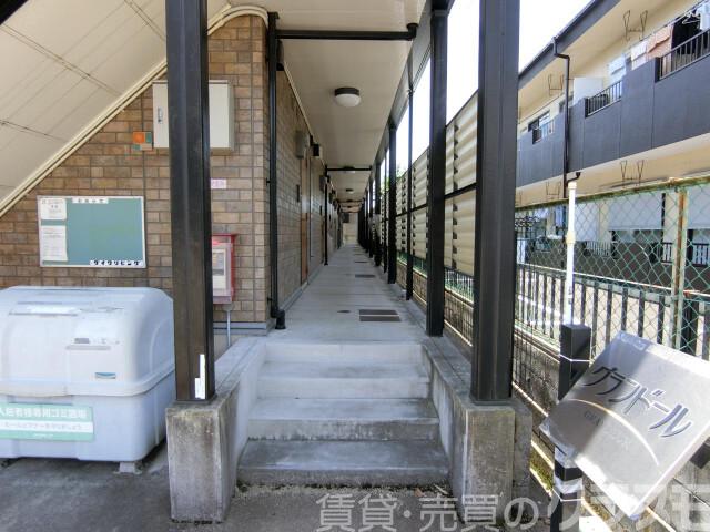 28/30 エントランス