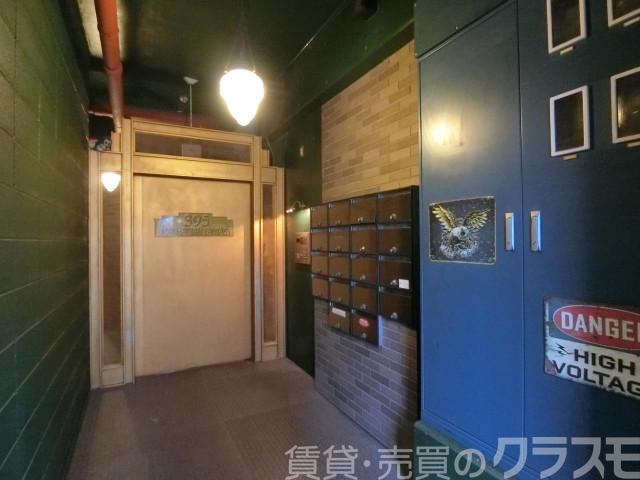 28/30 エントランス