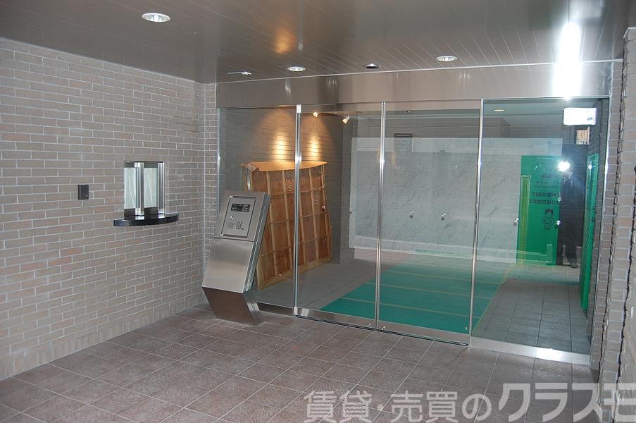 28/30 エントランス