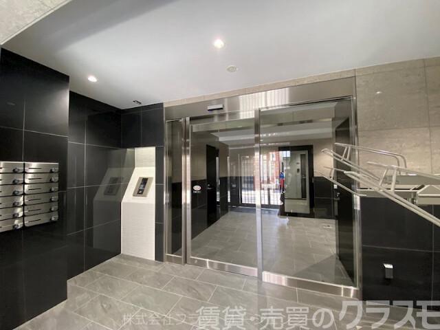 28/30 エントランス