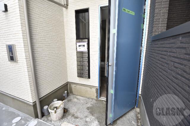 26/30 エントランス