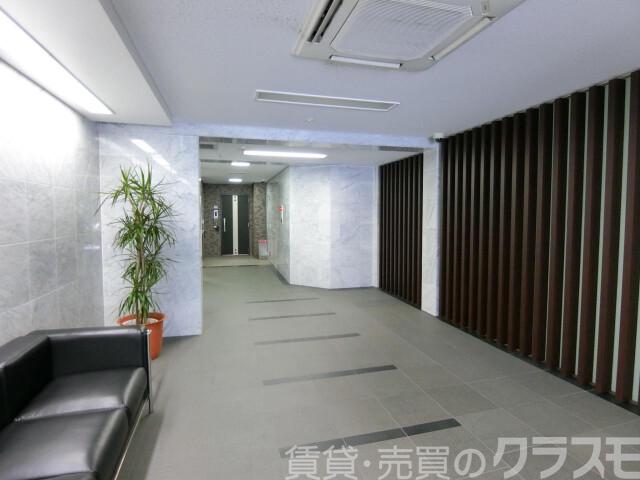 28/30 エントランス