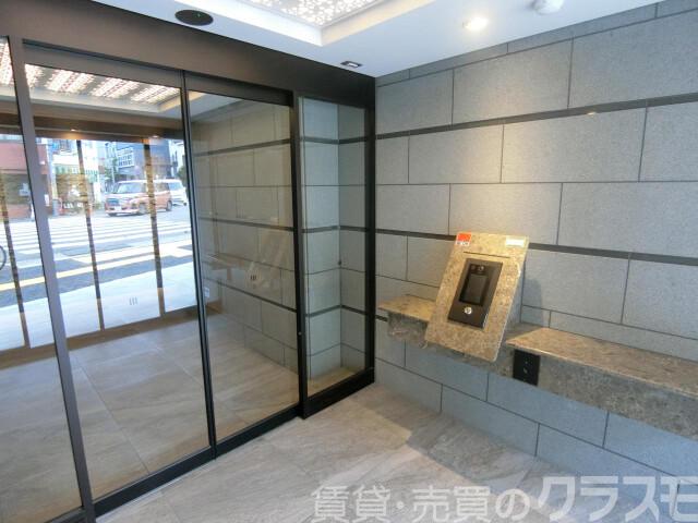 28/30 エントランス