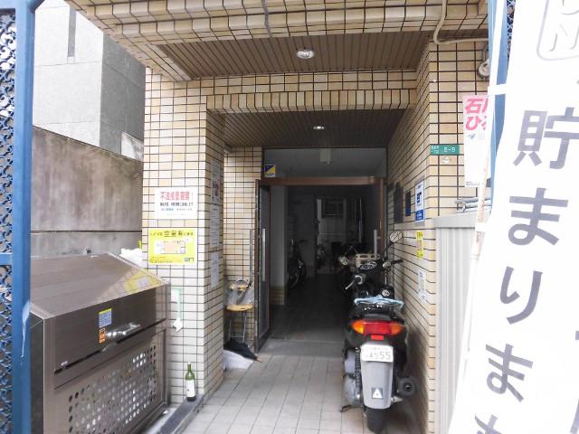 18/25 エントランス