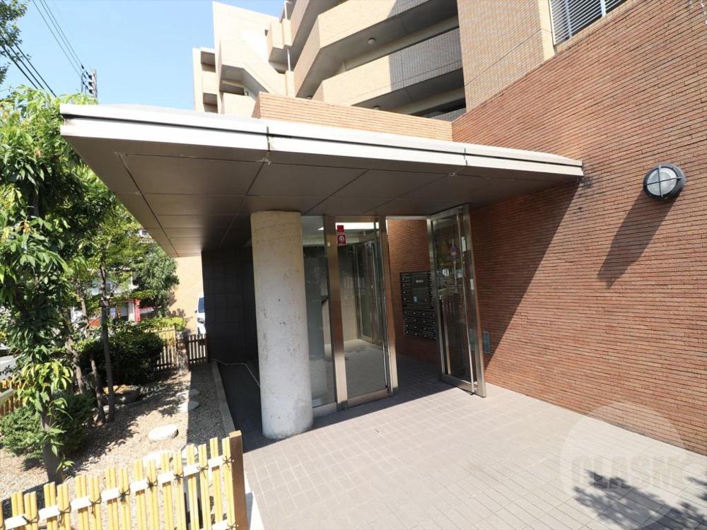 22/30 エントランス