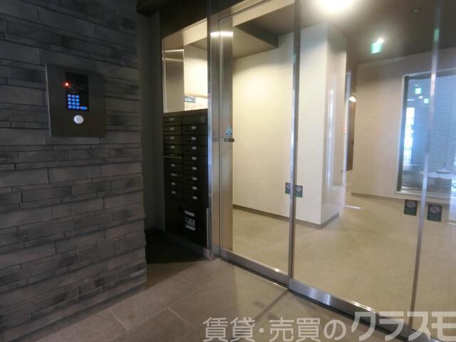 28/30 エントランス