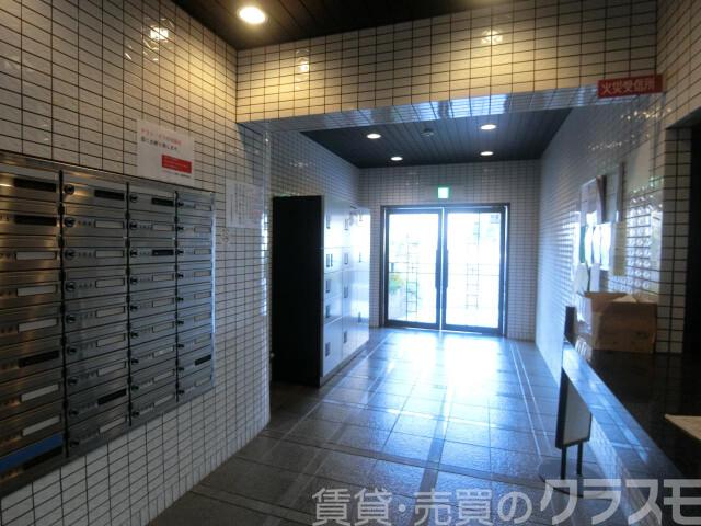 28/30 エントランス