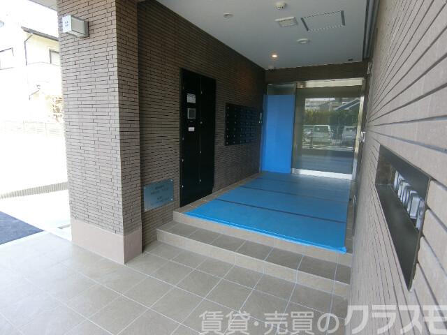 28/30 エントランス