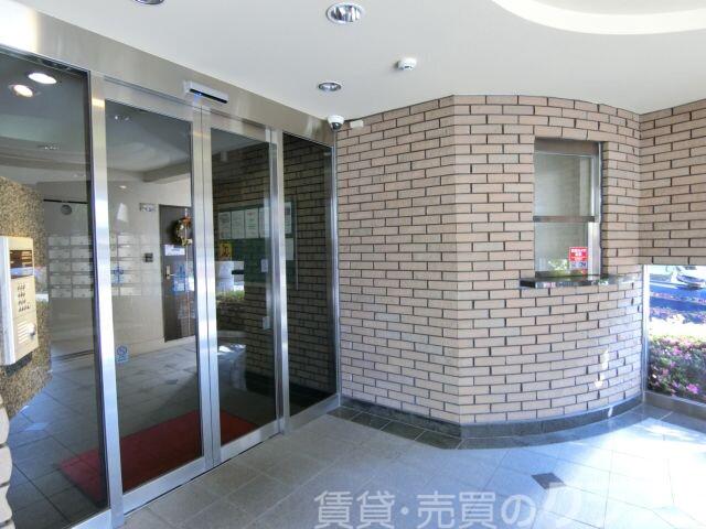 28/30 エントランス