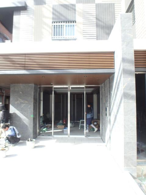 27/30 エントランス