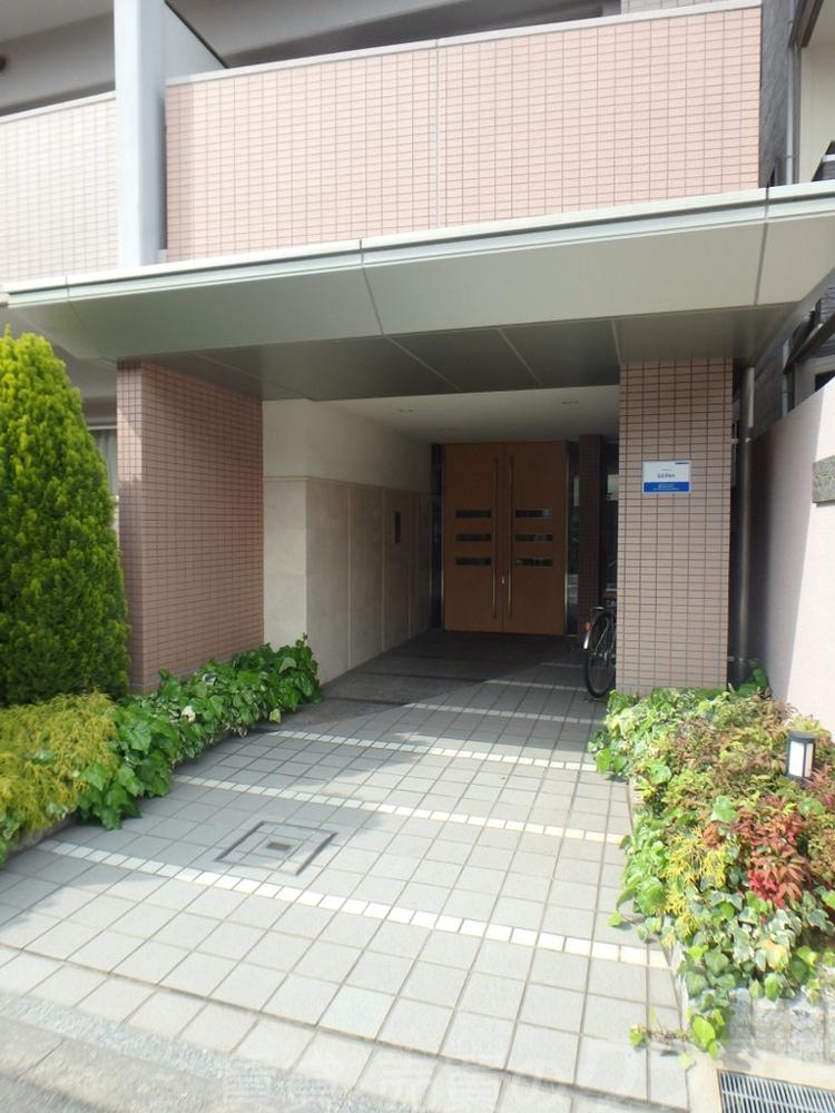 20/30 エントランス