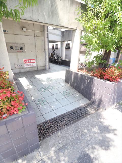 22/30 エントランス