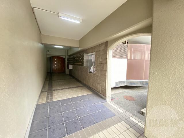 20/30 エントランス