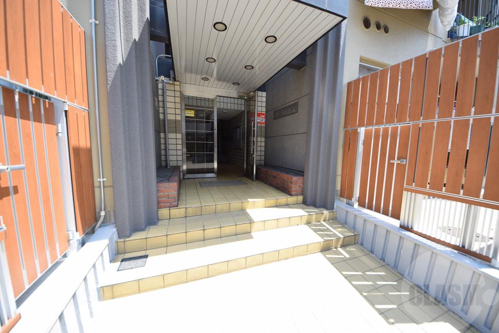 21/30 エントランス