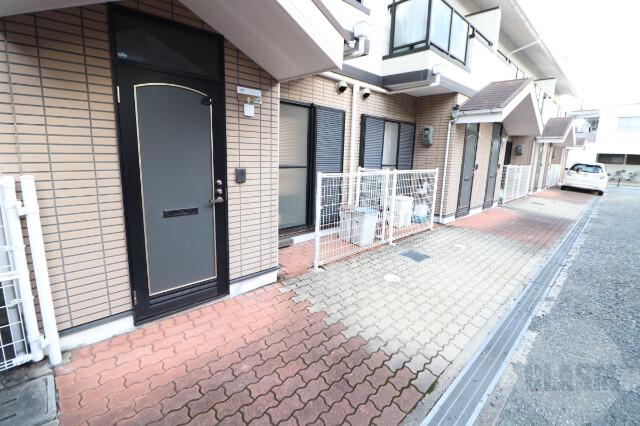 19/27 エントランス