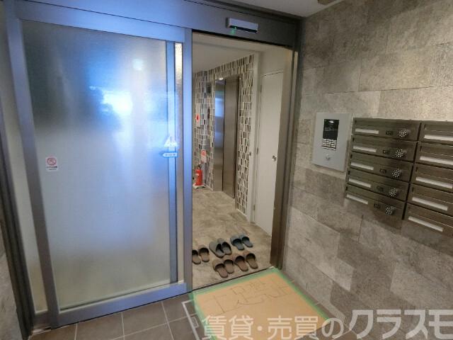 28/30 エントランス