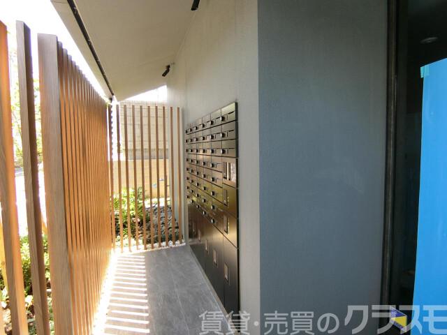 28/30 エントランス