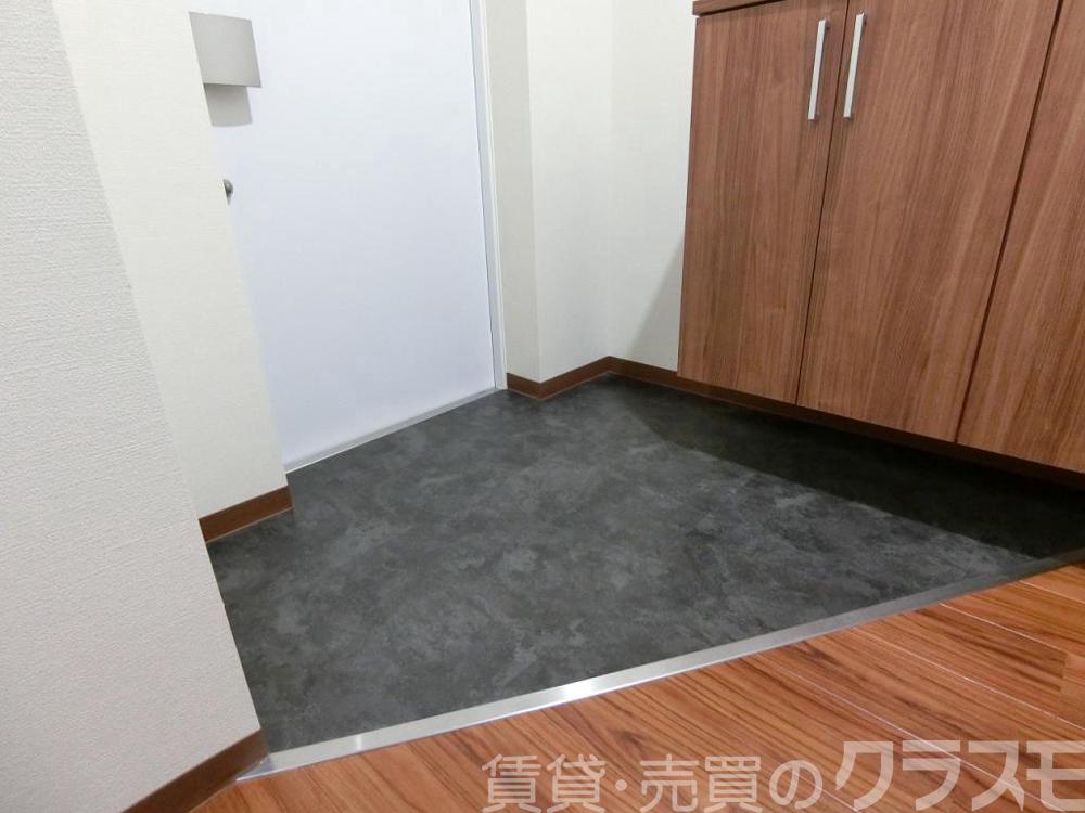 16/30 玄関