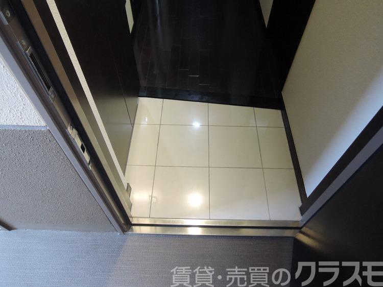 17/30 玄関