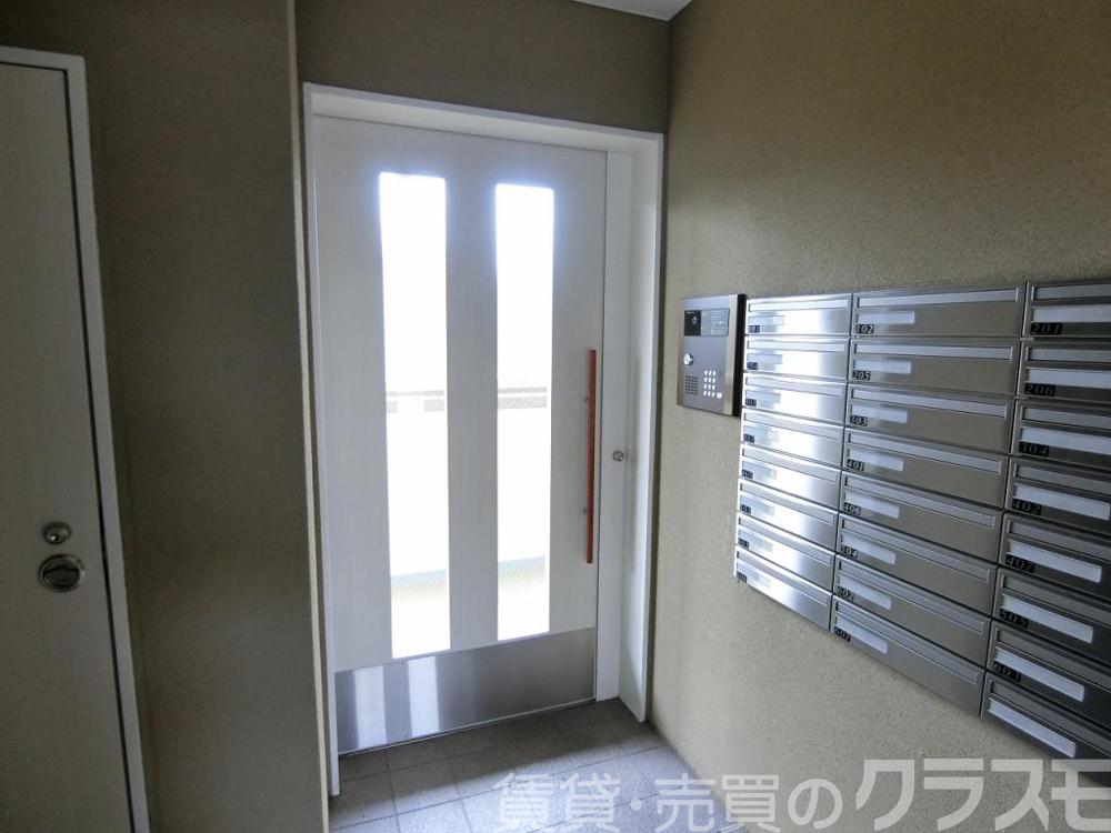 28/30 エントランス