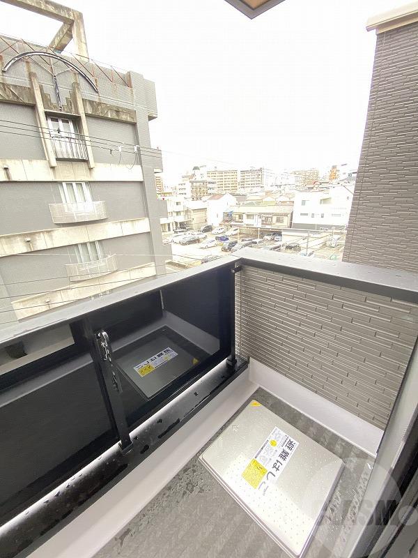 18/27 バルコニー