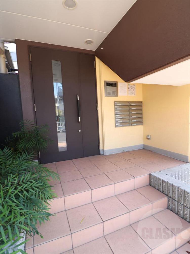 22/30 エントランス