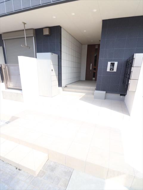 22/30 エントランス