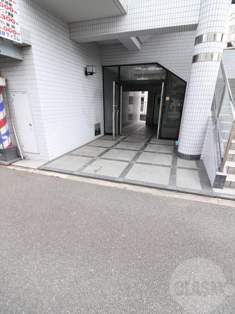 22/29 エントランス