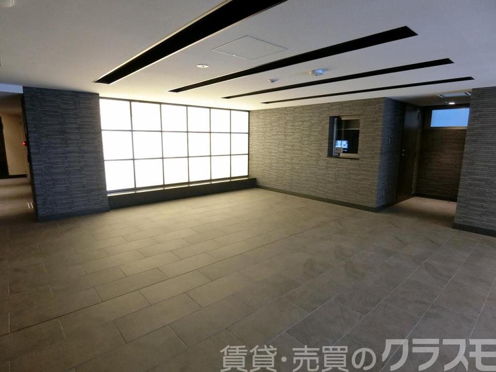 28/30 エントランス