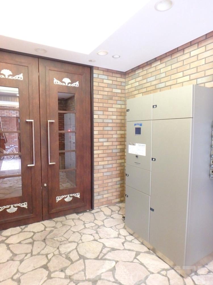 18/27 エントランス