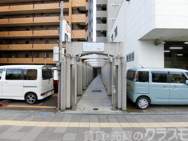 28/30 エントランス