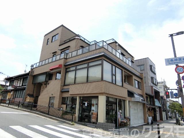 30/30 エントランス