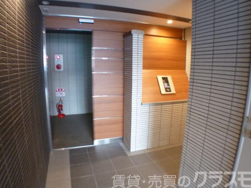 30/30 エントランス