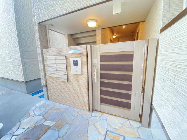 22/30 エントランス