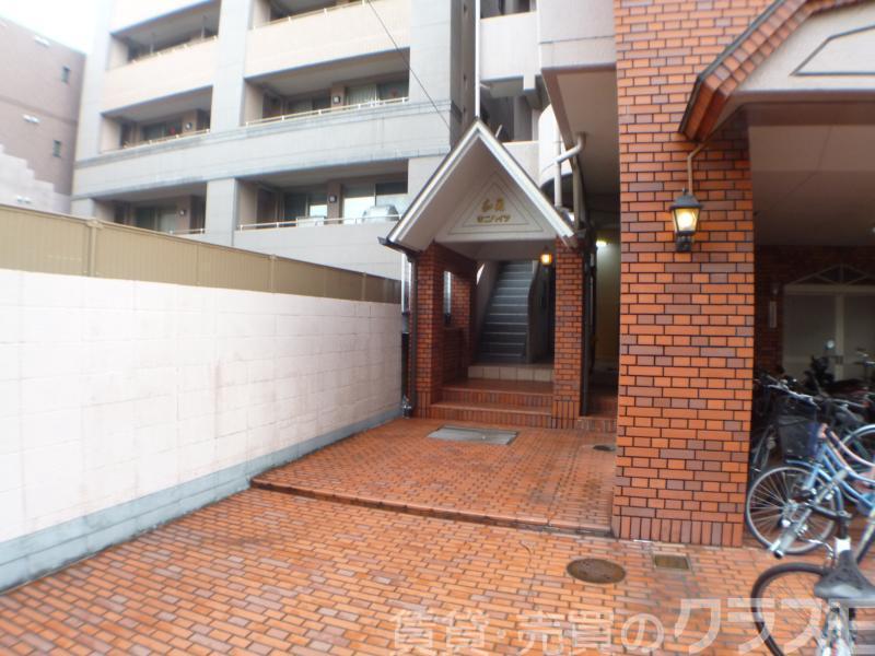 28/30 エントランス