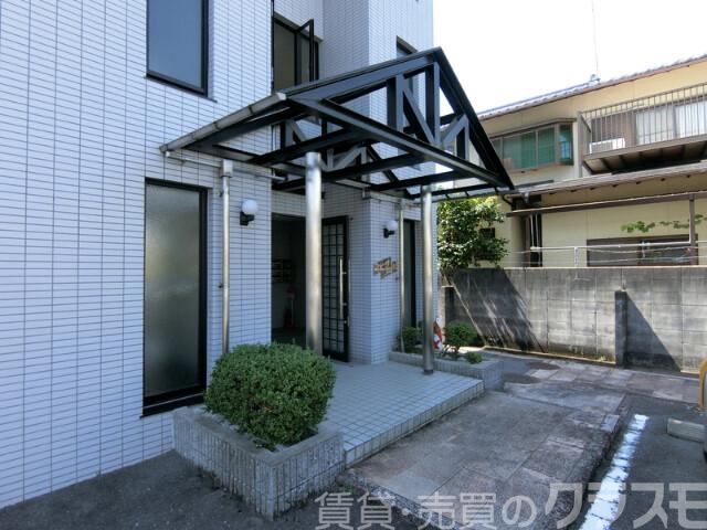 24/30 エントランス