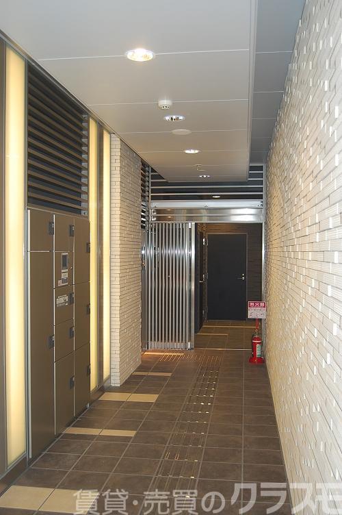 28/30 エントランス