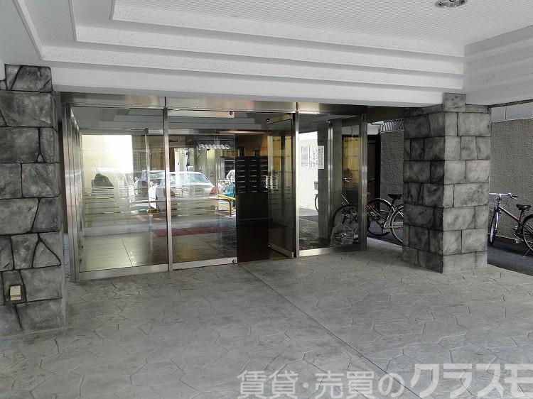 28/30 エントランス