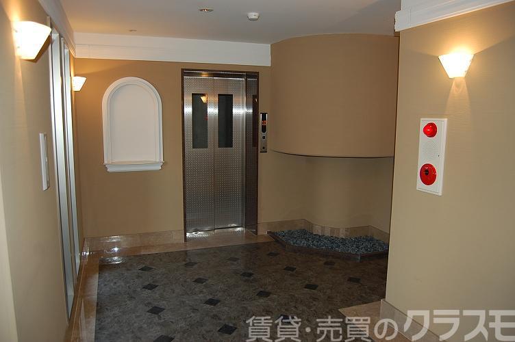 28/30 エントランス