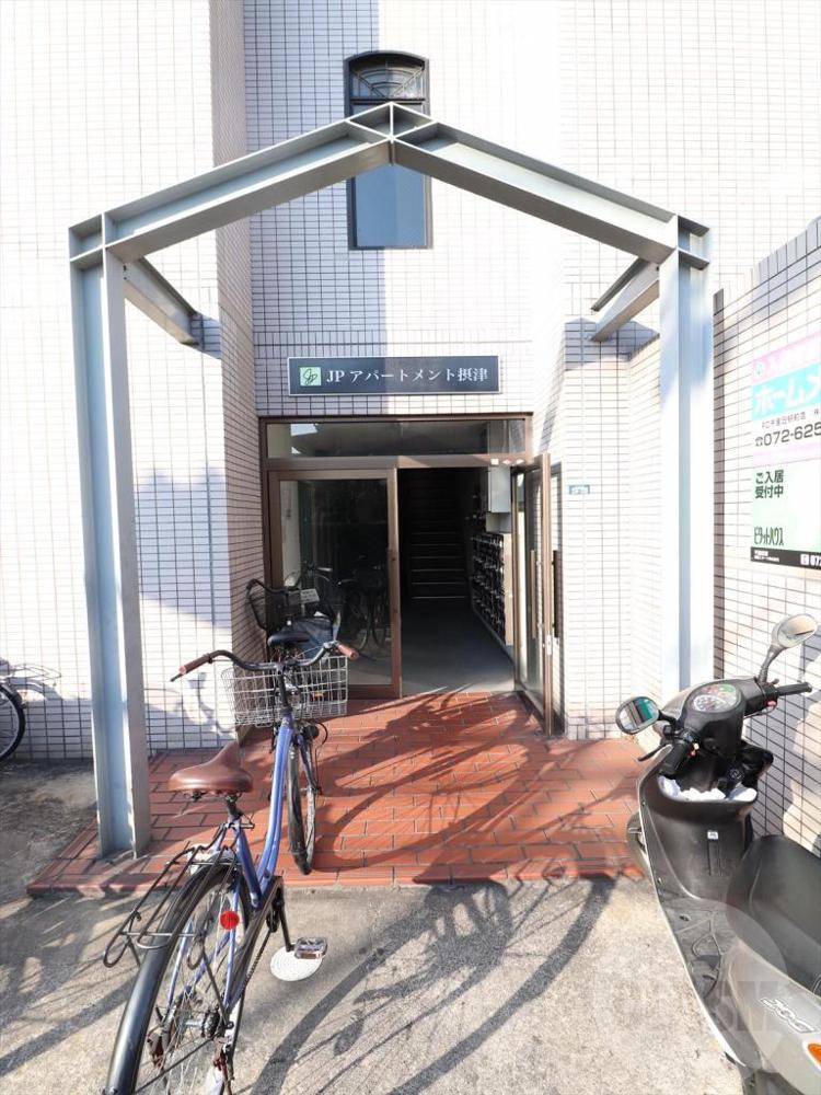 22/28 エントランス