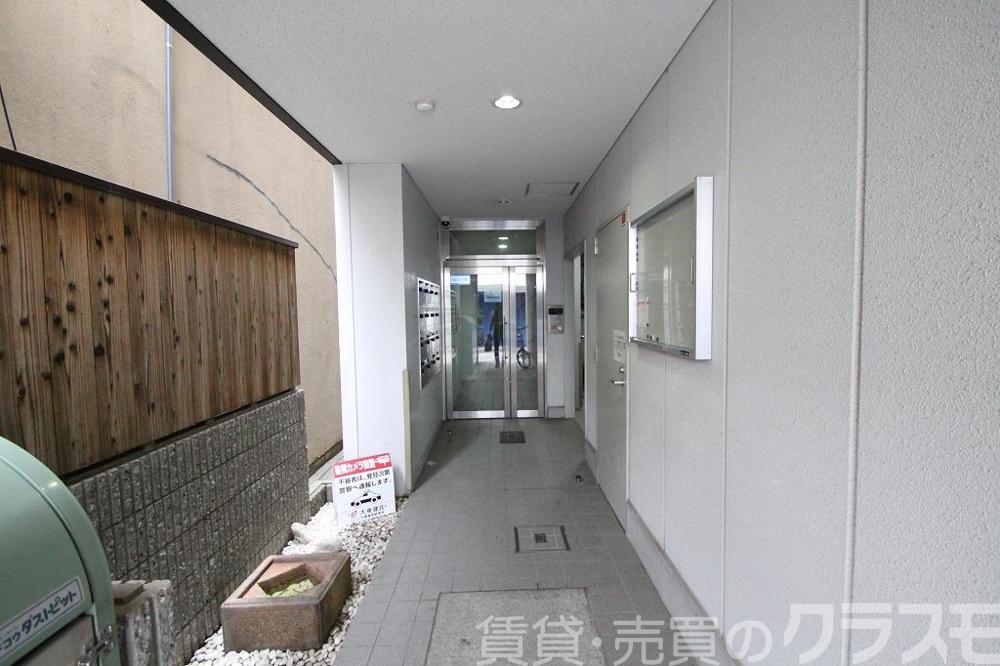 28/30 エントランス